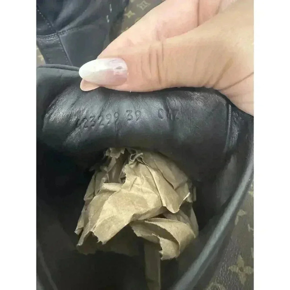 Gucci Logo Black Leather High Tops - Picture 8 of 10